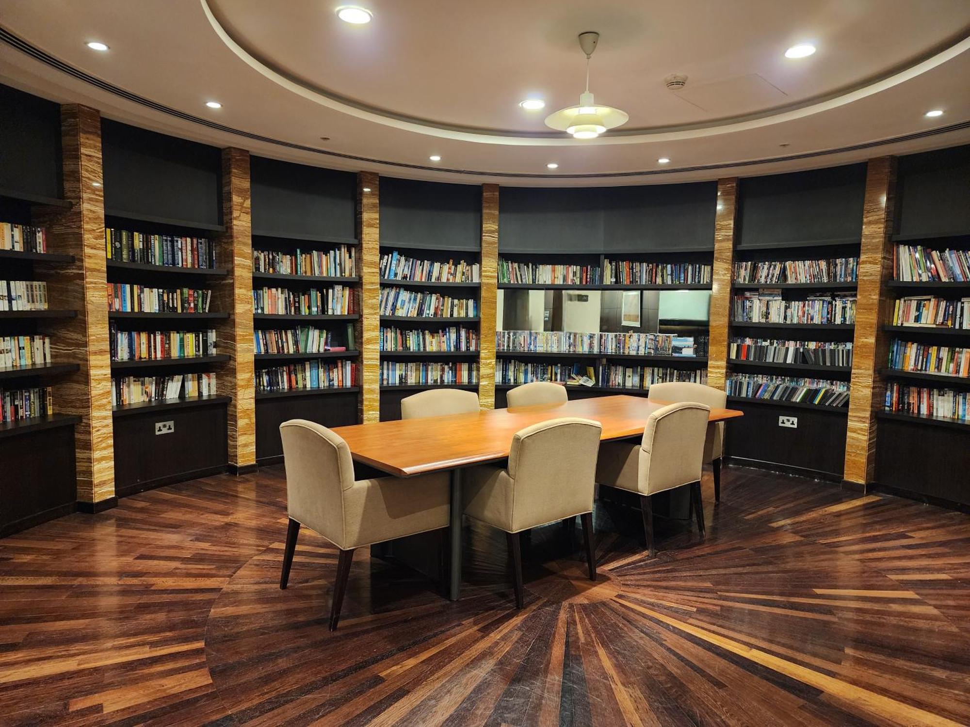 Apartment Downtown Oasis, Burj Khalifa Views, Luxury Amenities