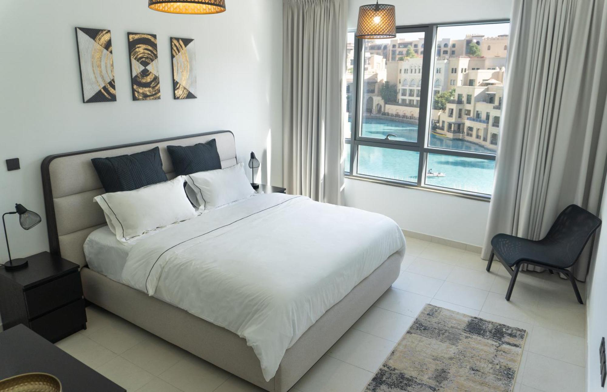 Apartment Downtown Oasis, Burj Khalifa Views, Luxury Amenities