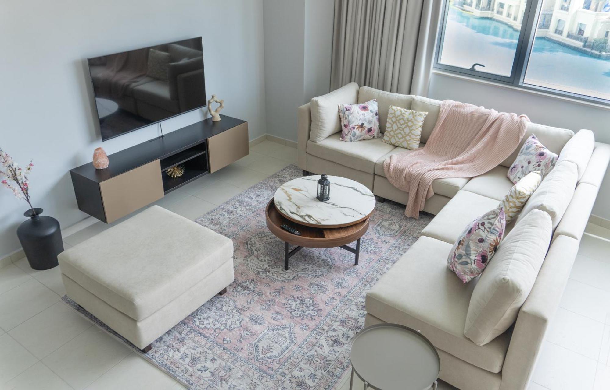 Apartment Downtown Oasis, Burj Khalifa Views, Luxury Amenities Dubai