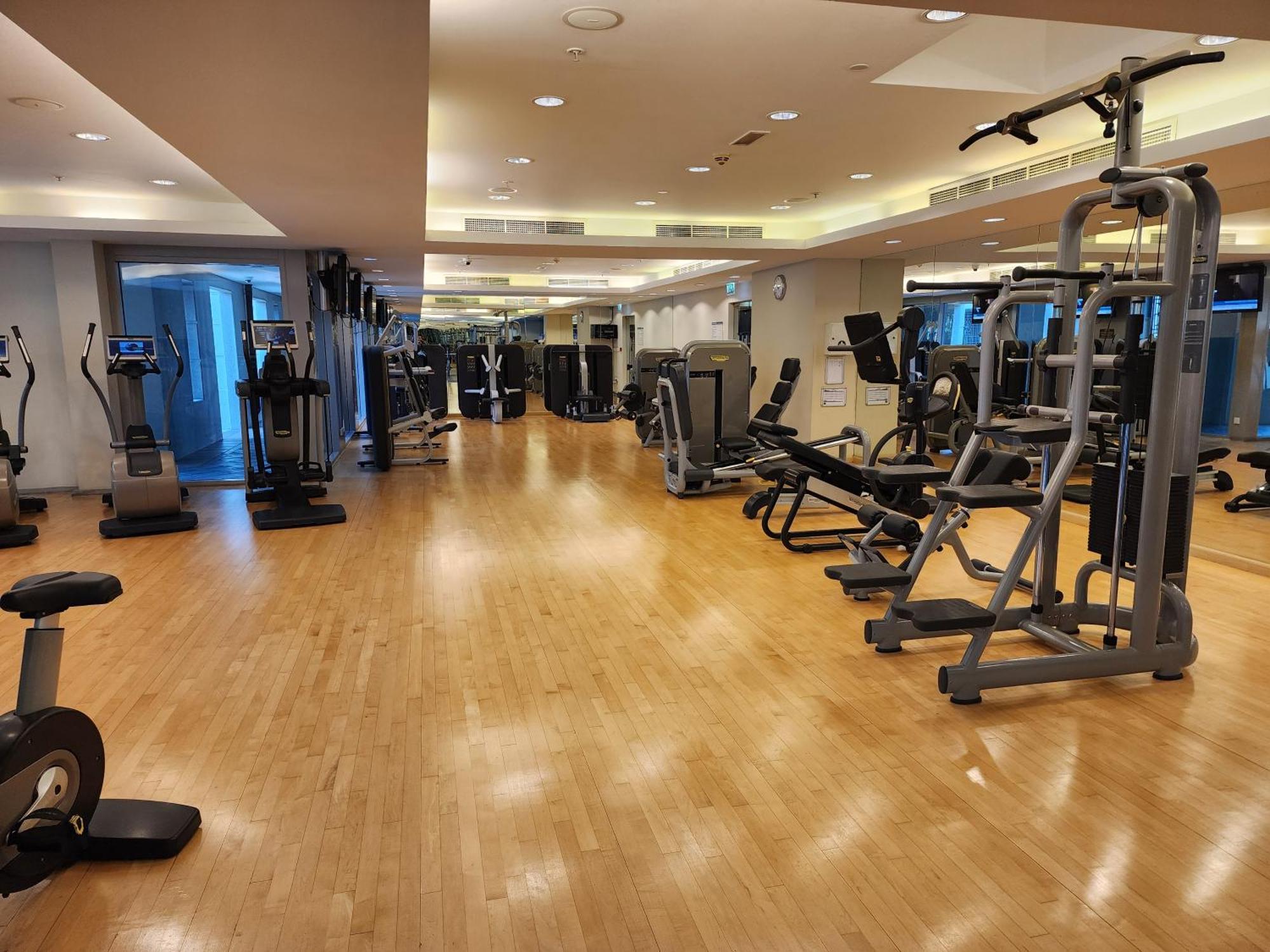 Downtown Oasis, Burj Khalifa Views, Luxury Amenities Apartment Dubai