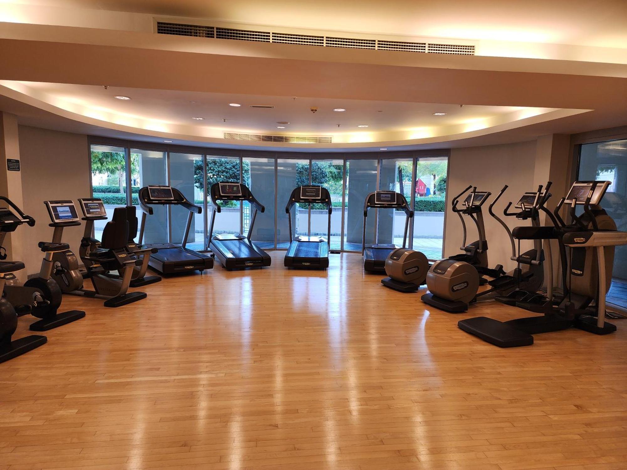 Downtown Oasis, Burj Khalifa Views, Luxury Amenities Apartment Dubai