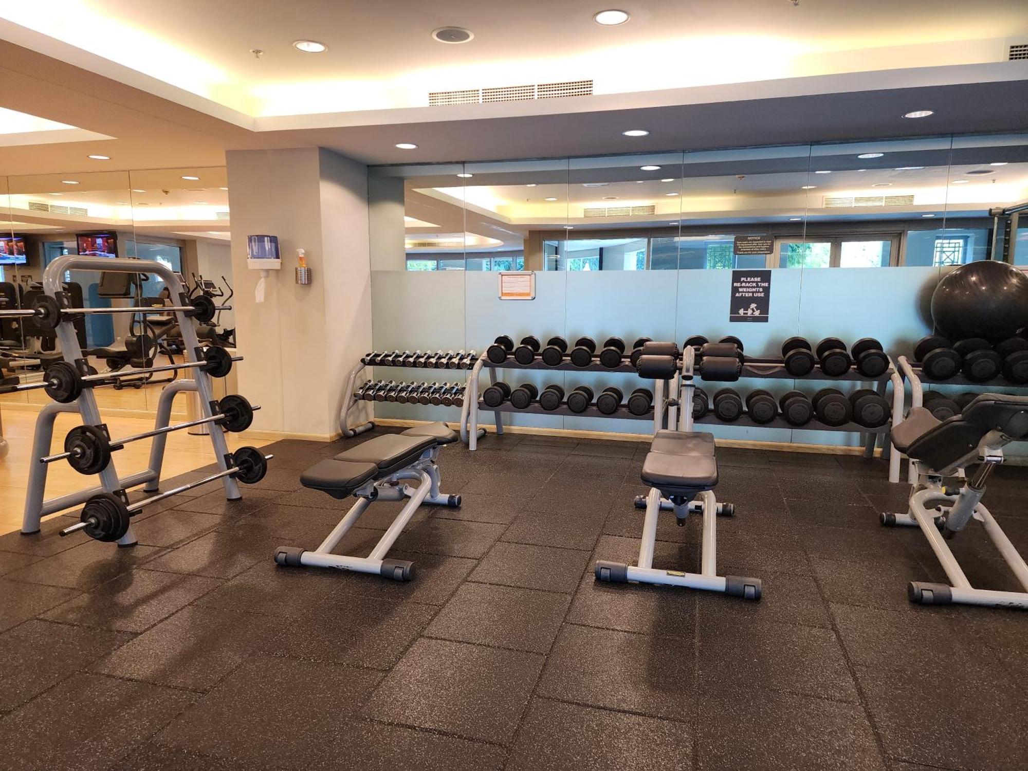 Apartment Downtown Oasis, Burj Khalifa Views, Luxury Amenities *