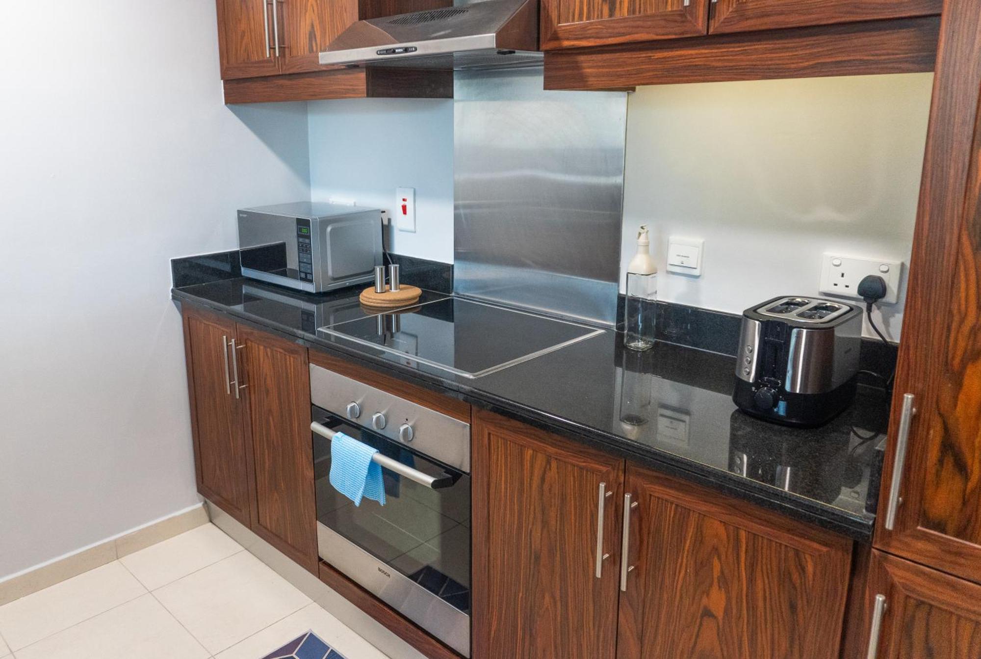 Downtown Oasis, Burj Khalifa Views, Luxury Amenities *