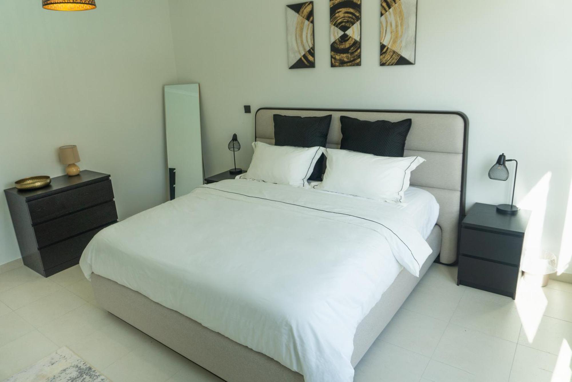Apartment Downtown Oasis, Burj Khalifa Views, Luxury Amenities *