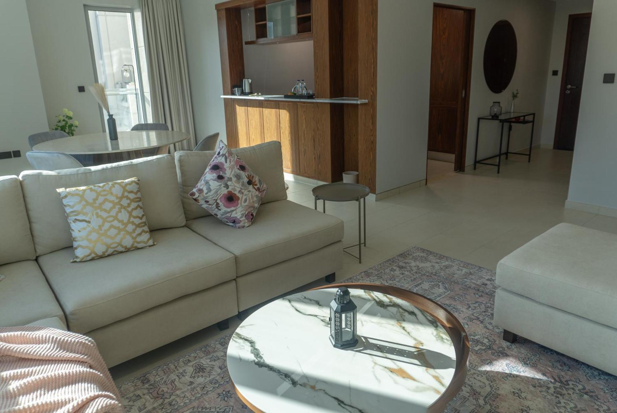 Downtown Oasis, Burj Khalifa Views, Luxury Amenities Dubai