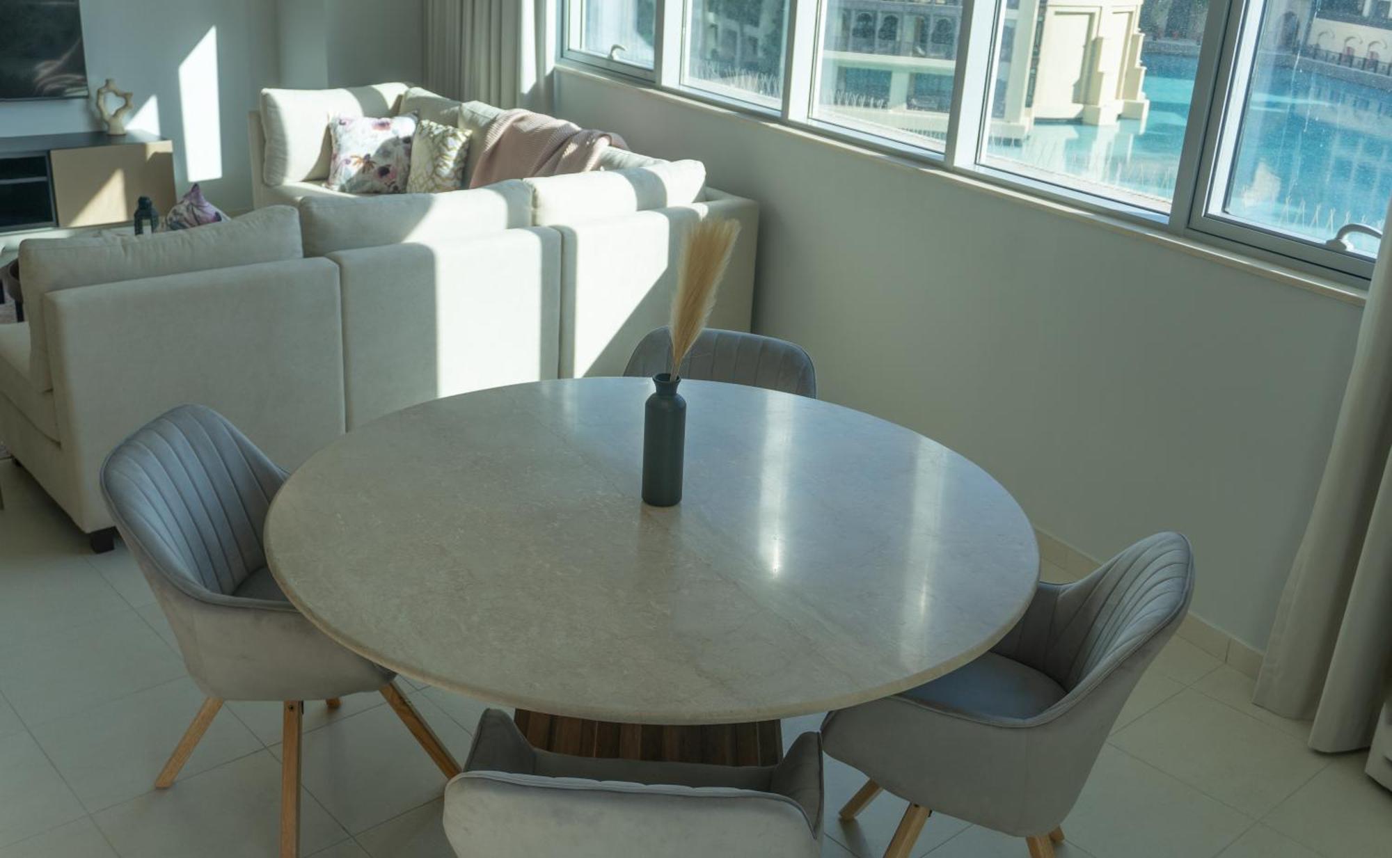 Downtown Oasis, Burj Khalifa Views, Luxury Amenities * Dubai