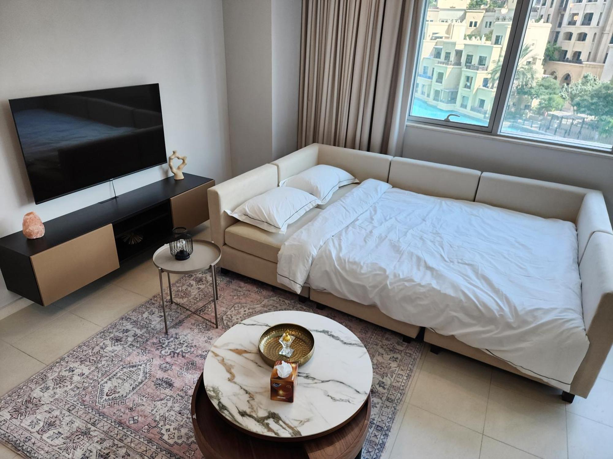 Apartment Downtown Oasis, Burj Khalifa Views, Luxury Amenities *